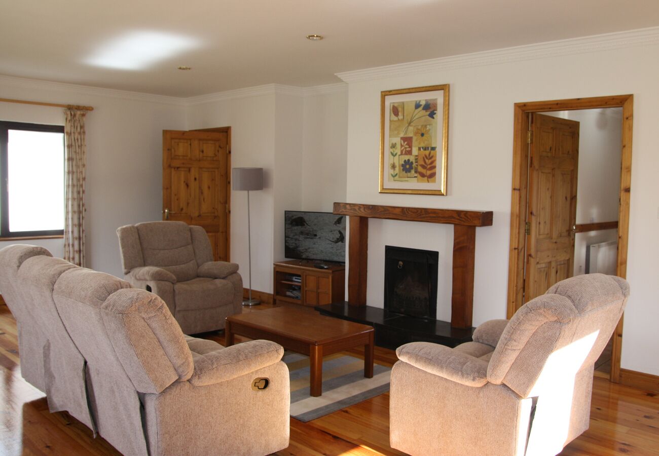 House, 3 Bedrooms, Fireplace, Beachside | Living area