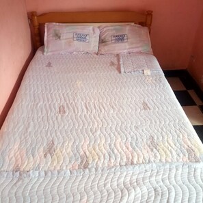 Double Room | Meja, Wi-fi percuma, cadar katil 