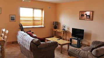 House, 2 Bedrooms, Kitchen | Living area