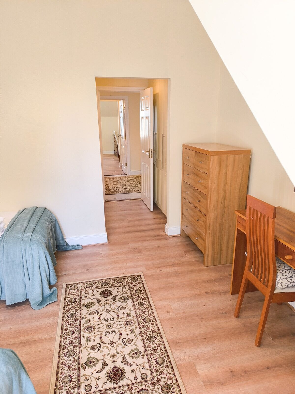 3 soverom, strykejern/-brett og sengetøy