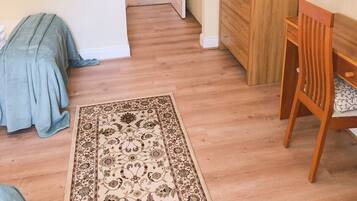 3 bedrooms, iron/ironing board, bed sheets