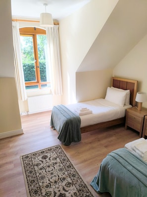 3 bedrooms, iron/ironing board, bed sheets