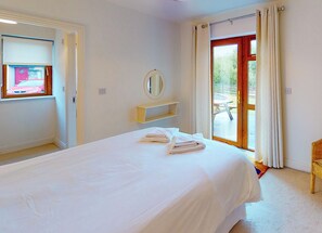 3 bedrooms, bed sheets