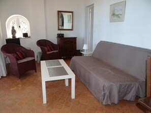 TV - Air-conditioned villa with 2 bedrooms, sea view and parking in Cavalaire-sur-Mer (Cavalaire-sur-Mer)