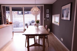 Huis, 4 slaapkamers | Dineren op de kamer