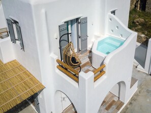 Property grounds - Grey Villa - Naxian Sunset Villas complex (Naxos)