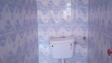 Single Room | Bathroom | Shower, towels, soap, toilet paper