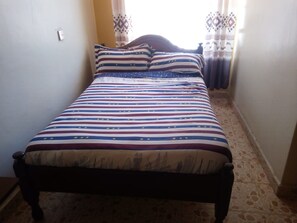 Habitación estándar | Escritorio, wifi gratis y ropa de cama 