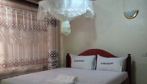 Standard Room | Desk, free WiFi, bed sheets - Eliane Resort Bungoma (Bungoma)