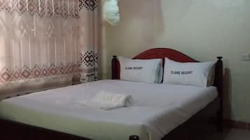 Standard Room | Desk, free WiFi, bed sheets