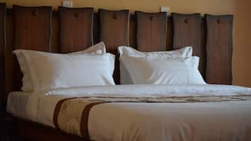 Habitación ejecutiva | Escritorio, tabla de planchar con plancha, wifi gratis y ropa de cama