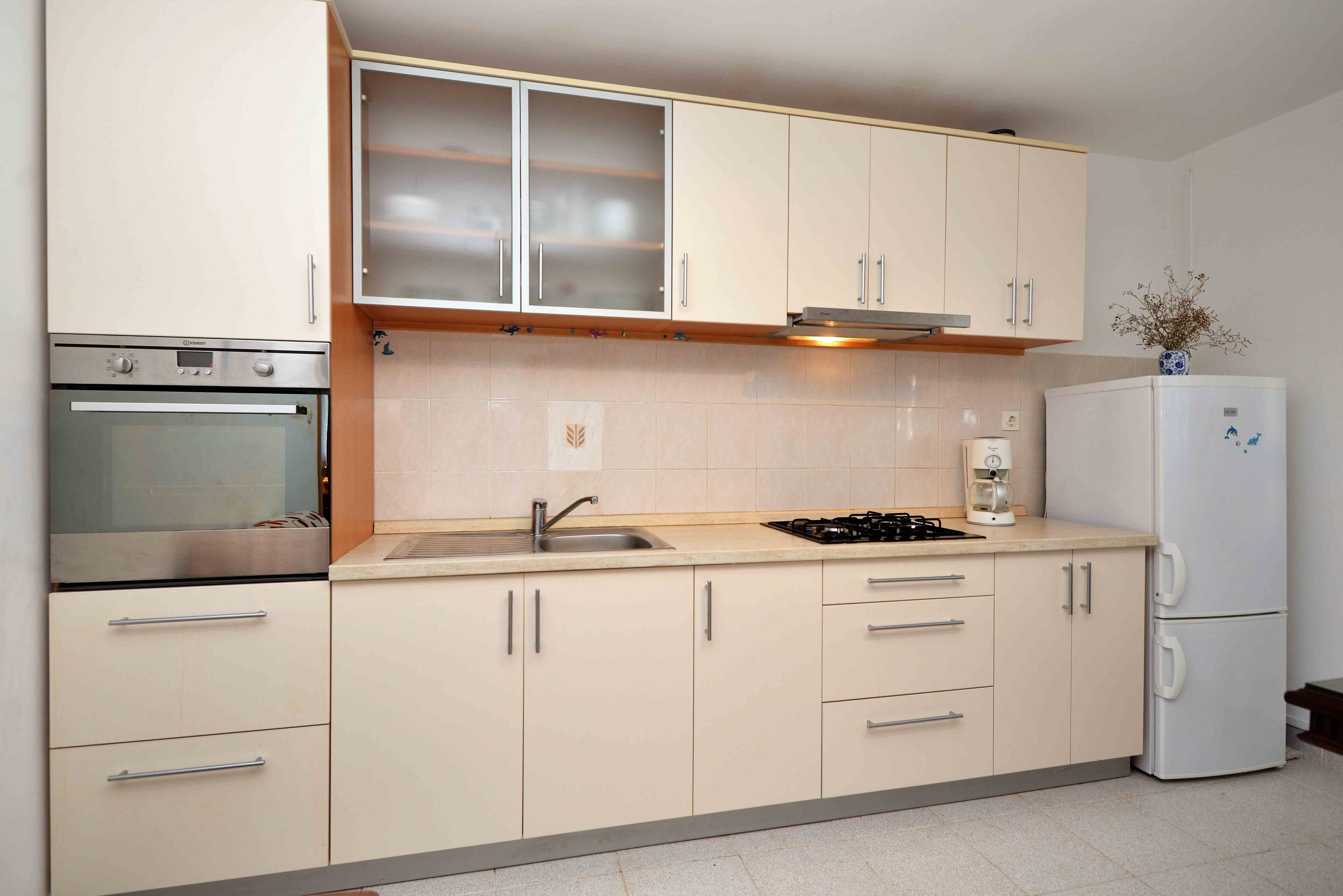 Departamento familiar | Cocina privada | Refrigerador con congelador, horno y parrilla de estufa 