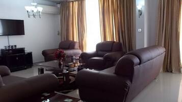 Luxury Suite | Living room | 32-inch LED TV with satellite channels, TV