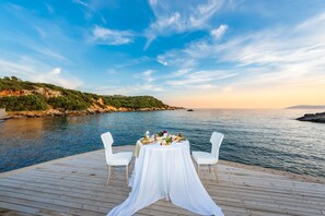 2 restaurants, breakfast, lunch, dinner served; Turkish cuisine 