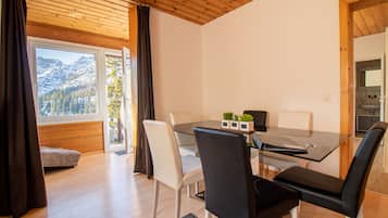 Apartment | Living room | Flat-screen TV