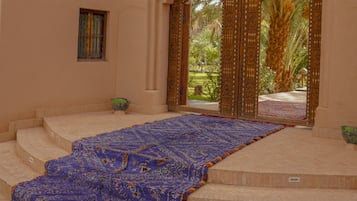 Vista frontal de la propiedad