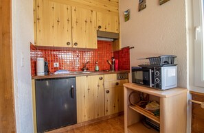 Apartment | Eigene Küche | Kühlschrank, Mikrowelle, Herdplatte, Wasserkocher mit Kaffee-/Teezubehör