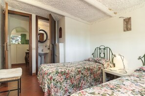 2 bedrooms, iron/ironing board, free WiFi