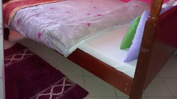 Single Room | Desk, free WiFi, bed sheets
