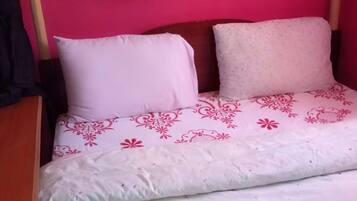 Single Room | Desk, free WiFi, bed sheets