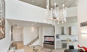 TV, offices - The Loft by HolyGuest (Tel Aviv-Yafo)