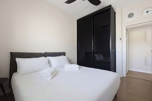 1 habitación, tabla de planchar con plancha, wifi y ropa de cama