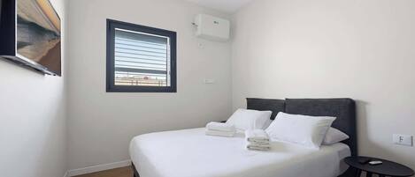 1 habitación, tabla de planchar con plancha, wifi y ropa de cama