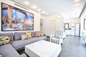 TV, stereoanlegg og kontorer