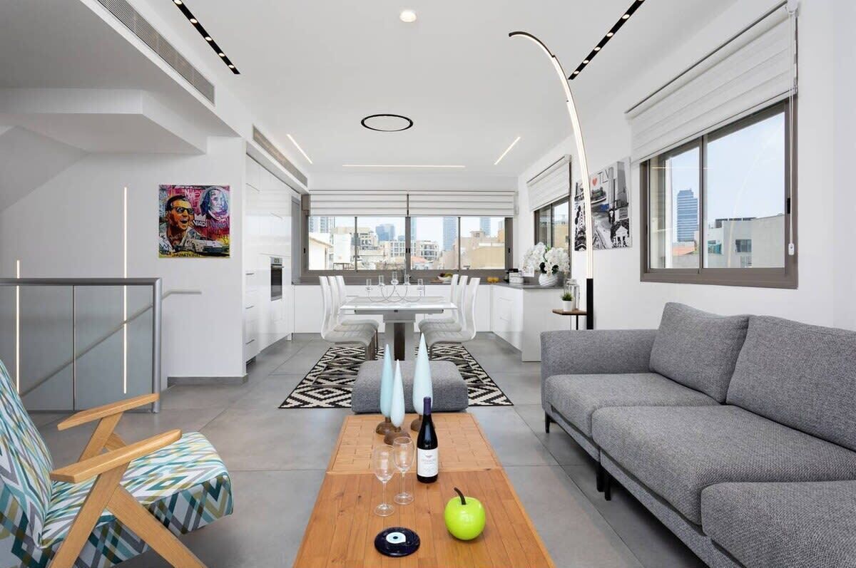 TV, stereoanlegg og kontorer