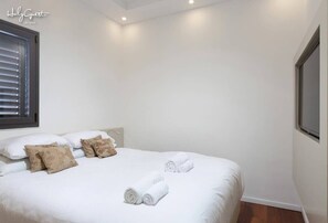 3 habitaciones, tabla de planchar con plancha, cuna de viaje y wifi 