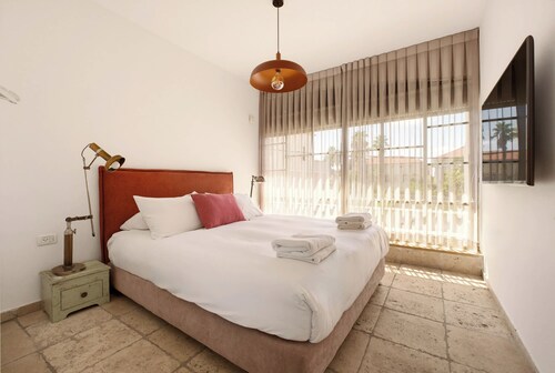 4BR Family House in Neve Tsedek with Mamad by Holyguest