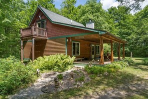 Exterior - Quiet Cabin in the Woods - Secluded Yet Close to It All (Levering)