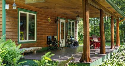Quiet Cabin in the Woods - Secluded Yet Close to It All