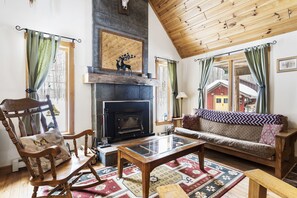 Älytelevisio, takka, kirjoja