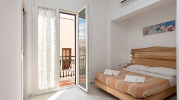 Apartamento, 2 quartos, terraço, vista para o mar (Casa Marina) | 2 quartos, individualmente decorados, individualmente mobiliados