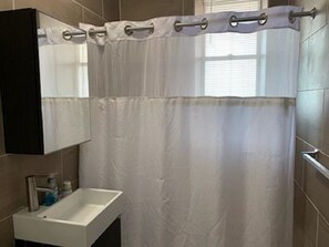 Apartment, 1 Bedroom | Bathroom - Taft (New Haven) (New Haven)