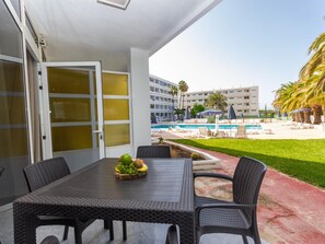 Outdoor dining - Mojo Friendly Holiday Home (Playa del Ingles)