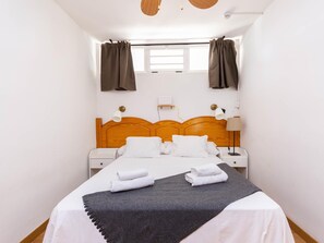 1 bedroom, iron/ironing board, Internet, bed sheets - Mojo Friendly Holiday Home (Playa del Ingles)