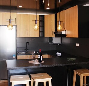 Fridge, microwave, oven, coffee/tea maker