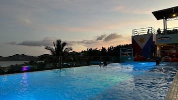 室外游泳池