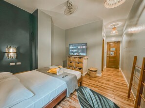 Individually decorated, individually furnished, blackout curtains - Outpost Hostel - Coron - Adults Only (Coron)