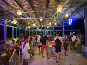 Poolside bar - Outpost Hostel - Coron - Adults Only (Coron)