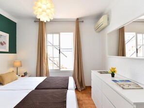 2 dormitoris, planxa i posts de planxar, wifi i roba de llit 