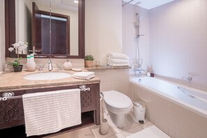 Apartment, 3 Bedrooms | Bathroom | Separate tub and shower, free toiletries, hair dryer, towels - Elite Royal Apartment - Burj Khalifa & Fountain view - Premium (Dubai)