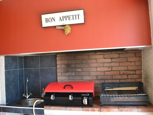 Quaint Holiday Home in Languedoc-roussillon With Pool