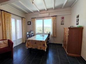 Dining - Quaint Holiday Home in Languedoc-roussillon With Pool (Argelliers)