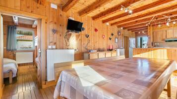 Chalet | Tempat makan
