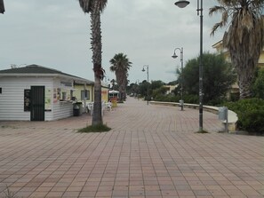 Exterior - Warm Holiday Home in Falerna Marina With Terrace (Gizzeria)