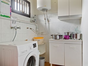 Shower, towels - Warm Holiday Home in Falerna Marina With Terrace (Gizzeria)