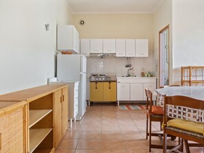 Dining - Warm Holiday Home in Falerna Marina With Terrace (Gizzeria)